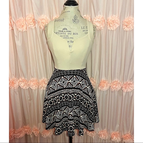 Matilda Jane Women's Cream/Black Feminine Girly Tribal Pattern Dress - Picture 2 of 8